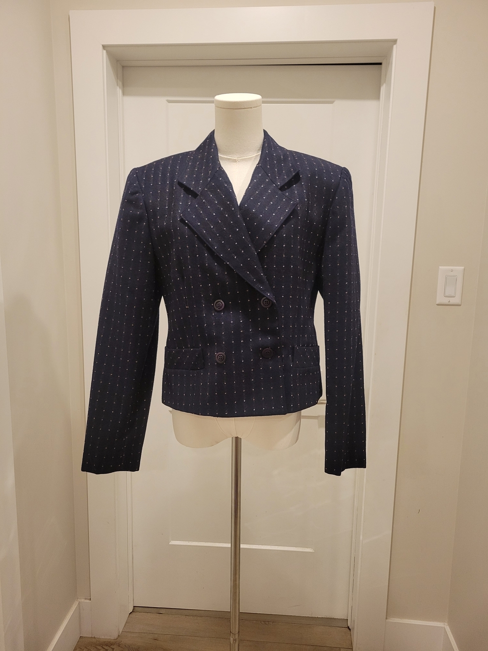 Vintage 100% Wool Navy Women's Blazer. Size 8